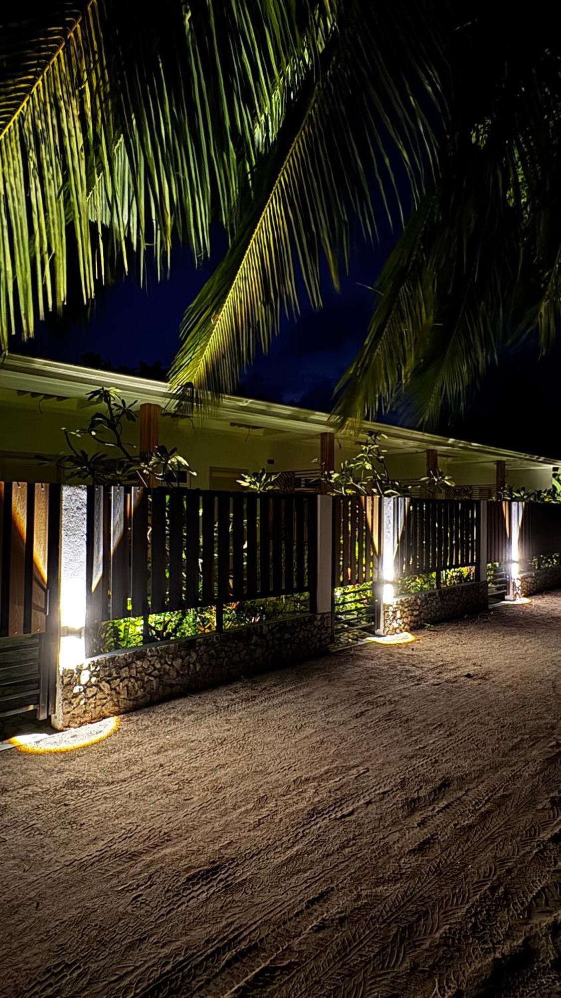 Three Hearts Guesthouse And Villas Isla Isla Fulhadhoo Habitación foto